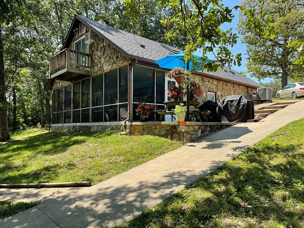 525 Sun Vally Dr, Roach, MO 65787