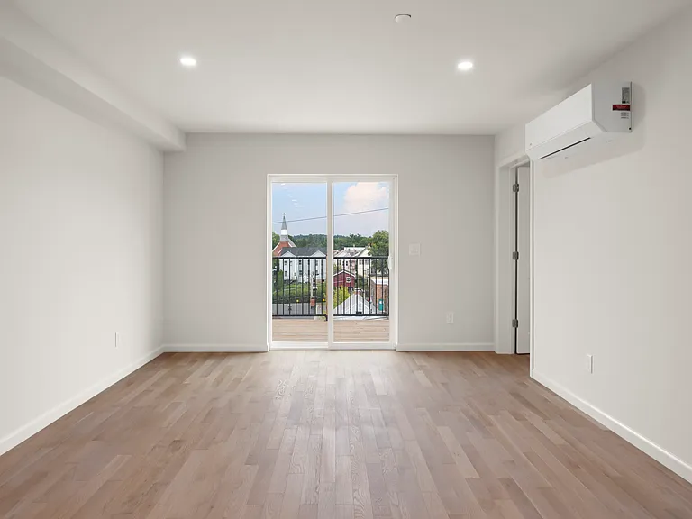 432 Warren St #2R — Photo 3