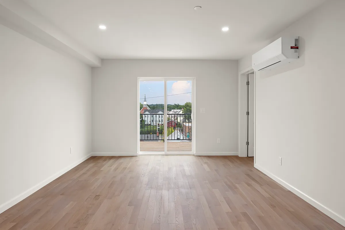 Building Photo - 432 Warren St #2R