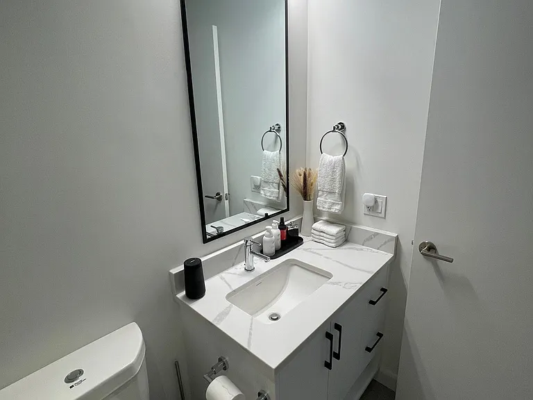 741 King St W #708 — Photo 13
