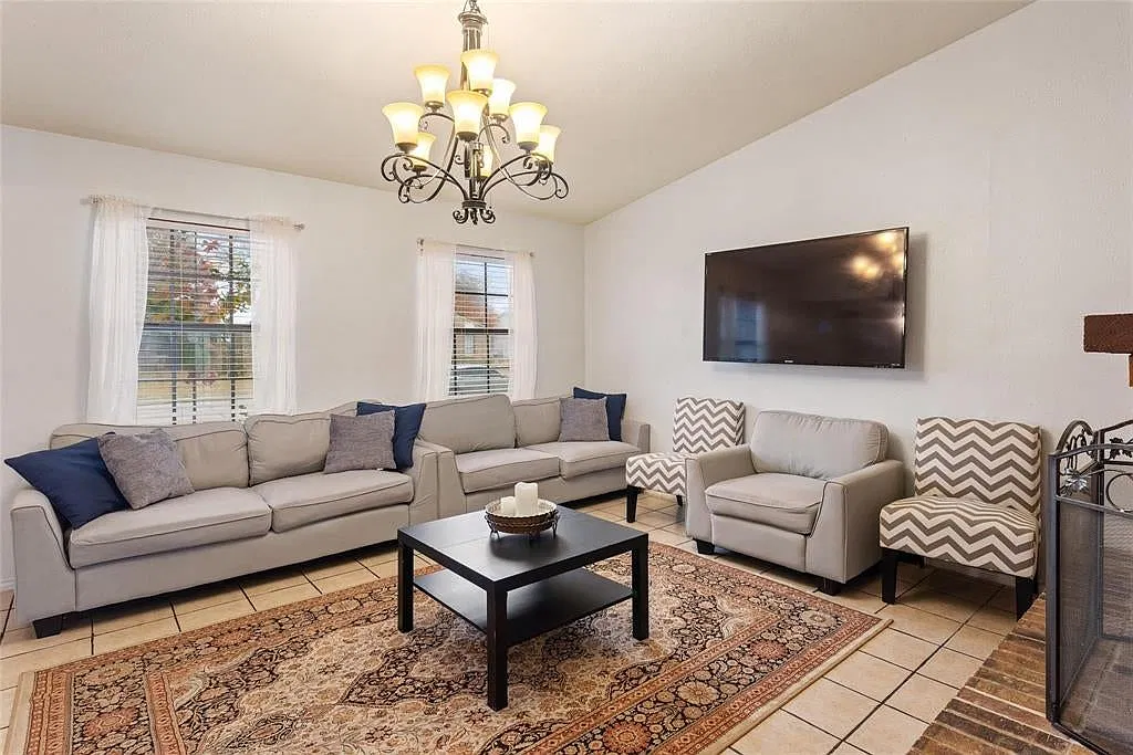 3 bed, 1512 sqft, $2,400 — Photo 3
