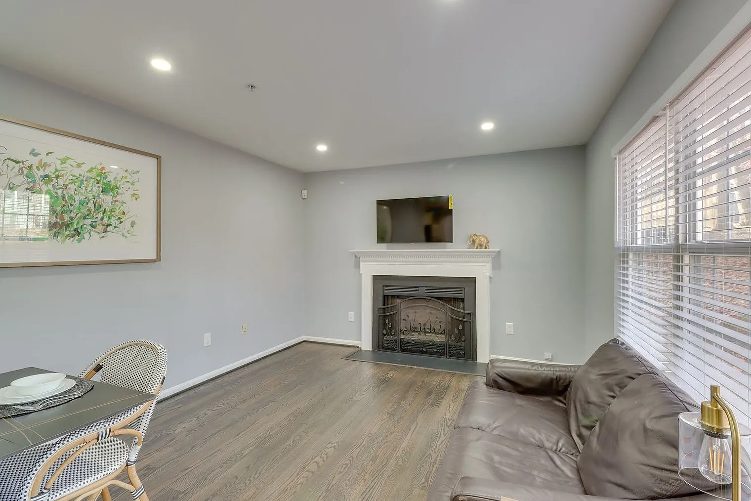 4 bed, 2.0 bath, 1991 sqft, $4,743 — Photo 2