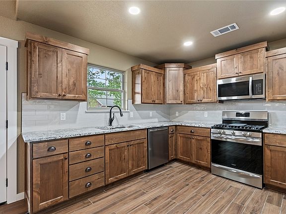 3rd image of 500 Pioneer Ln