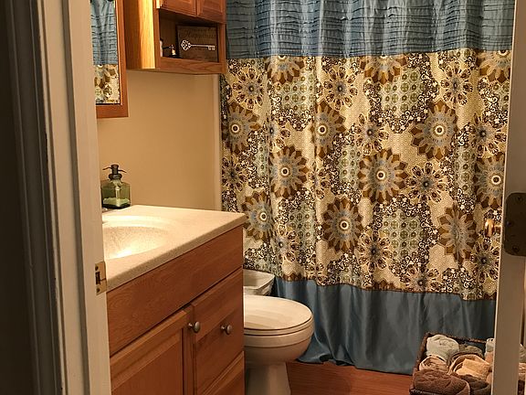 5th image of 104 Tuttle Dr