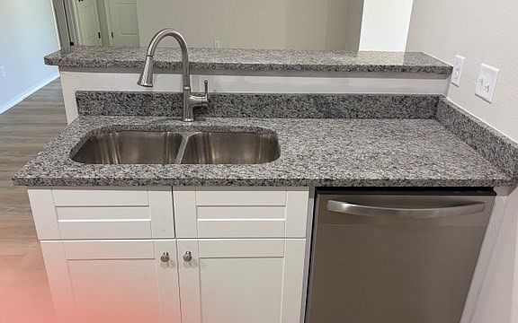 3rd image of 102 W Ave S