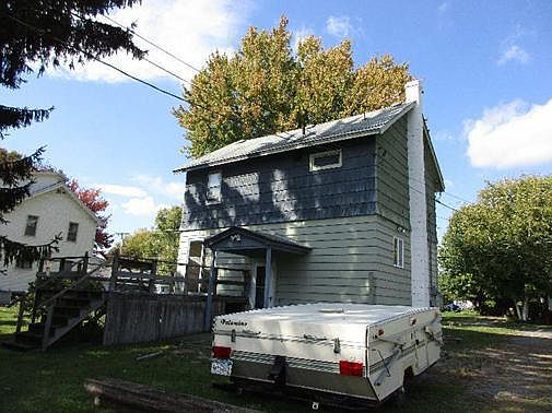 5th image of 107 W 2nd St