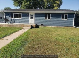 217 W Circle Dr, Aurora, NE 68818