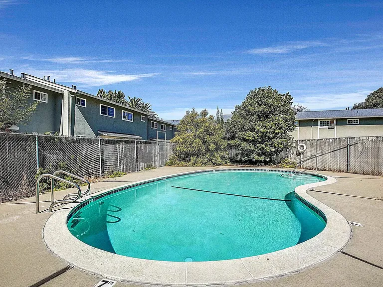 4504 Thornton Ave — Photo 19