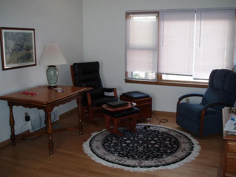 406 E Henry Clay St — Photo 17