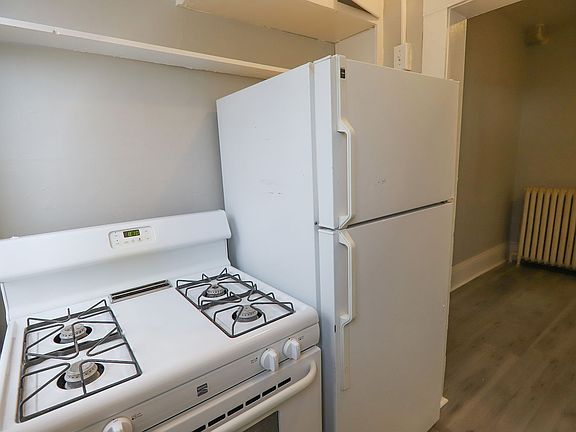 3rd image of 419 W Burkitt St #2