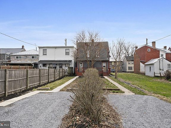 4th image of 131 W Middle St