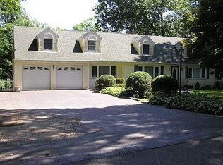 20 Colonial Dr, Huntington, NY 11743