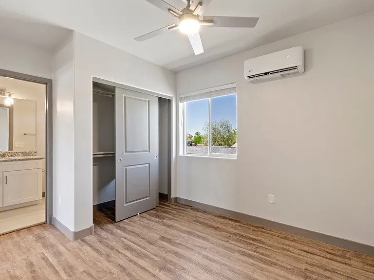 1720 E Edison St — Photo 65