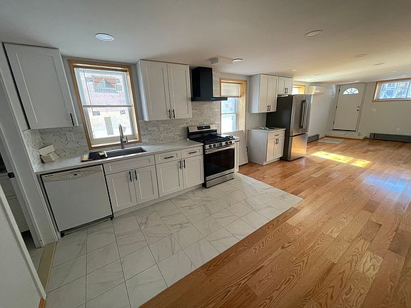 5th image of 2544 Yates Ave