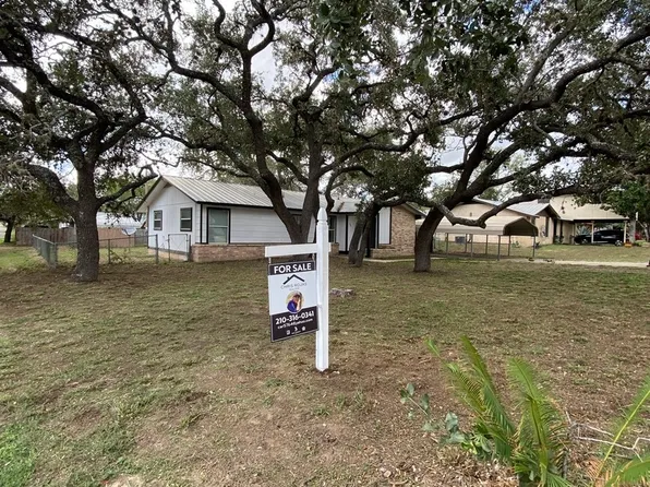301 DUBOSE DR, Devine, TX 78016
