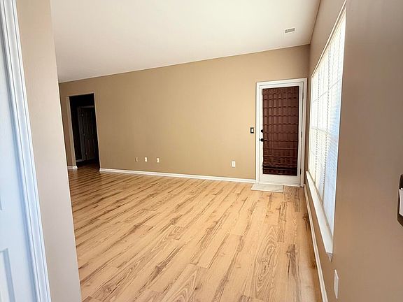 5th image of 4029 Cornerstone Dr