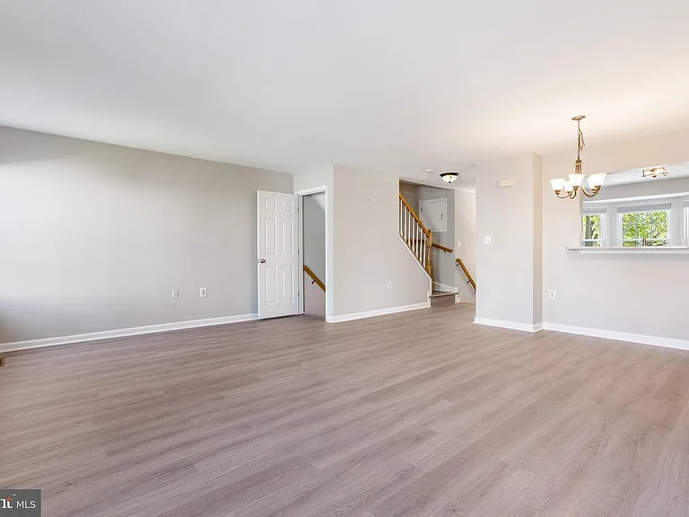 104 Frazer Dr — Photo 13