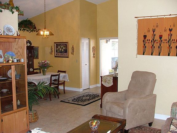 4th image of 10521 NW 31st Ct