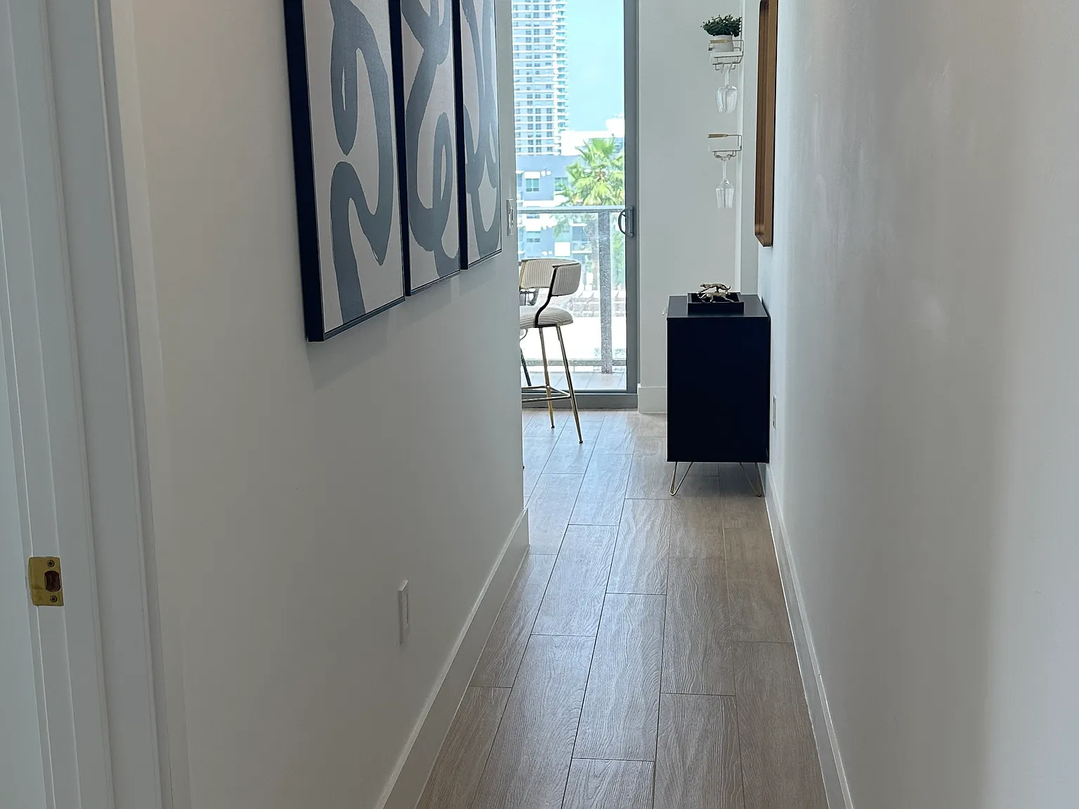 1 bed, 633 sqft, $3,995 — Photo 4