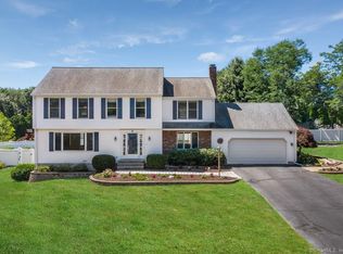 18 Buttonwood Cir, Wallingford, CT 06492