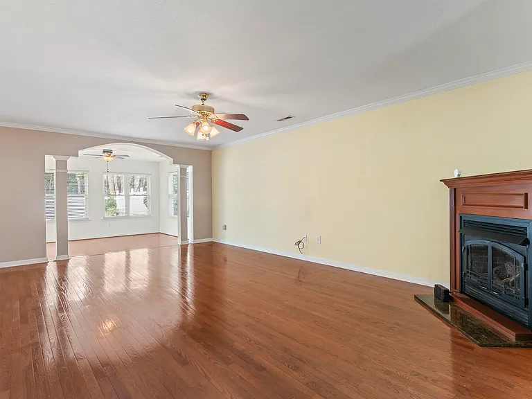 908 Silvercrest Dr — Photo 4