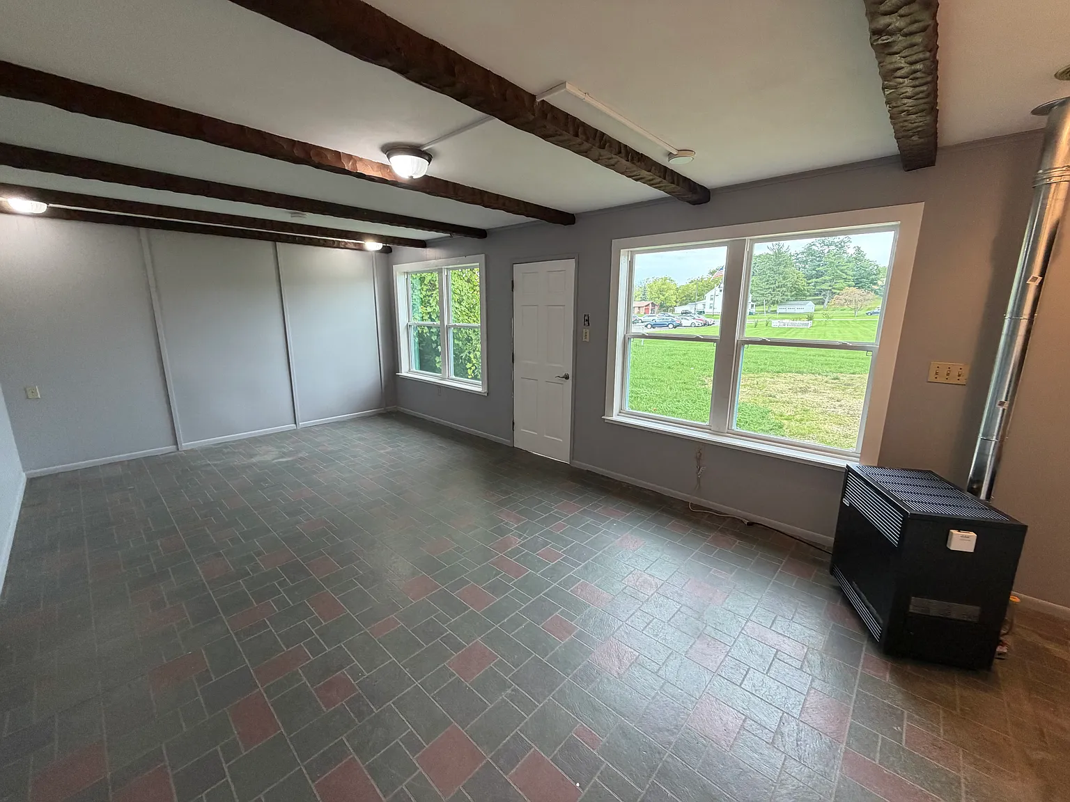 Studio, 400 sqft, $995 — Photo 2