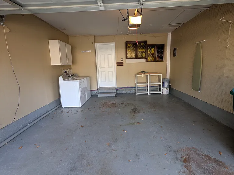 1221 Wellington Ln — Photo 5