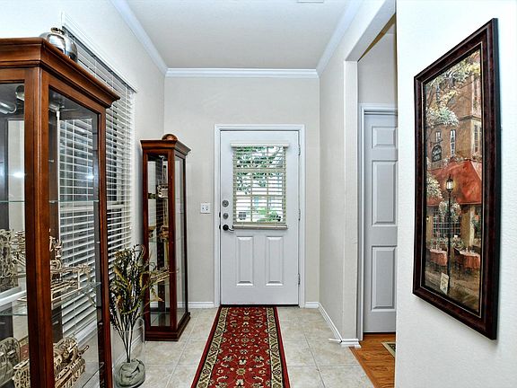 5th image of 102 Portsmouth Dr