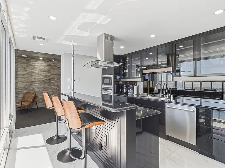3111 Bel Air Dr #28H — Photo 34