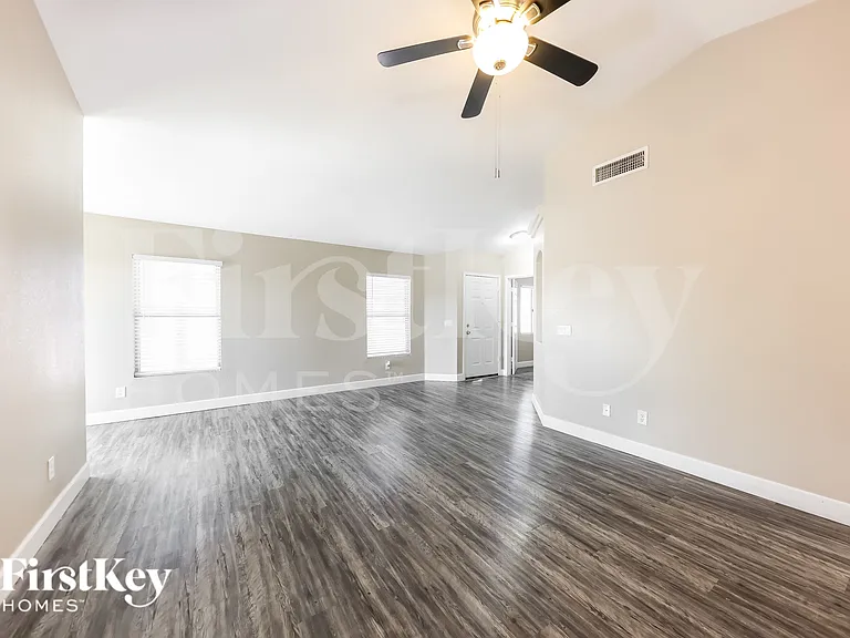 18139 N 113th Ave — Photo 7