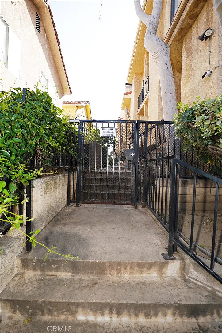 2 bed, 1095 sqft, $2,850 — Photo 2