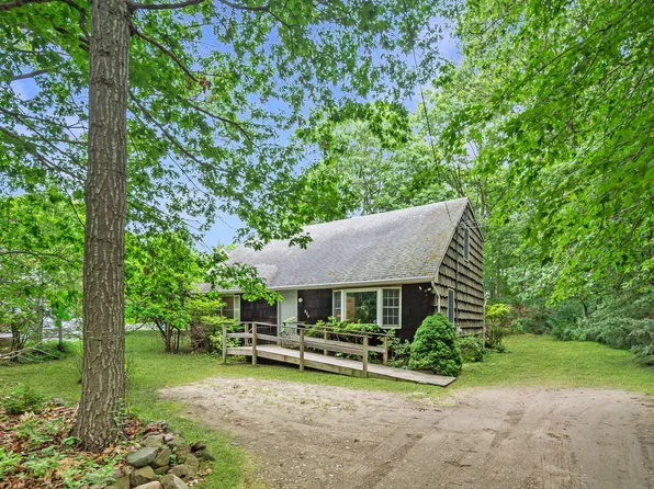 https://photos.zillowstatic.com/fp/88fb614524b56be8b9322ab32716eb6d-p_e.webp
