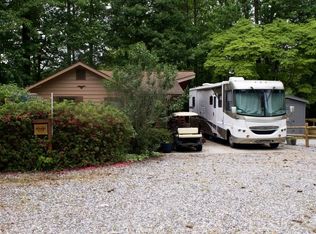 87 Maple Wood Ln, Cleveland, GA 30528