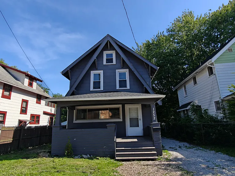1252 W Waterloo Rd — Photo 2