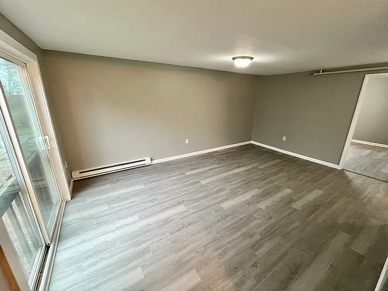 48 Old Foxon Rd #A — Photo 2