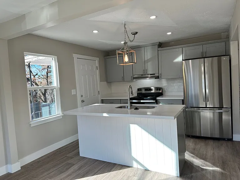 2925 Madison Ave — Photo 4