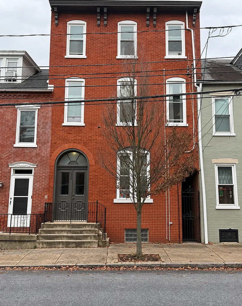 322 W James St — Photo 1
