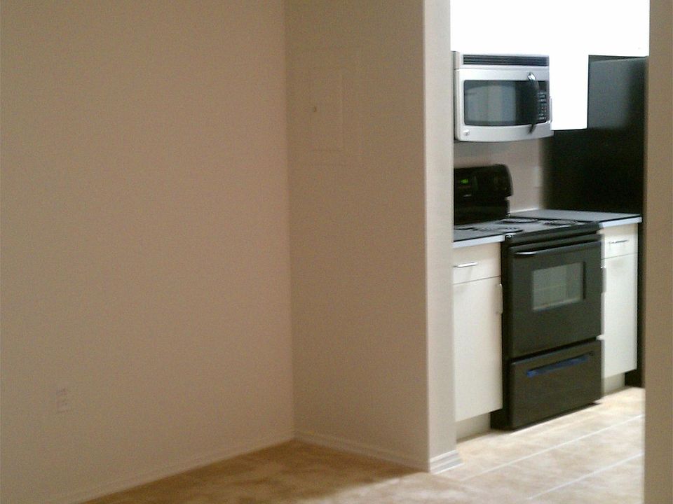 2nd image of 226 Riverbend 104 Dr