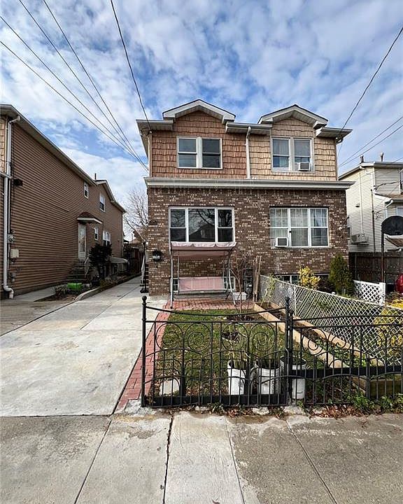1st image of 196 Wellbrook Ave