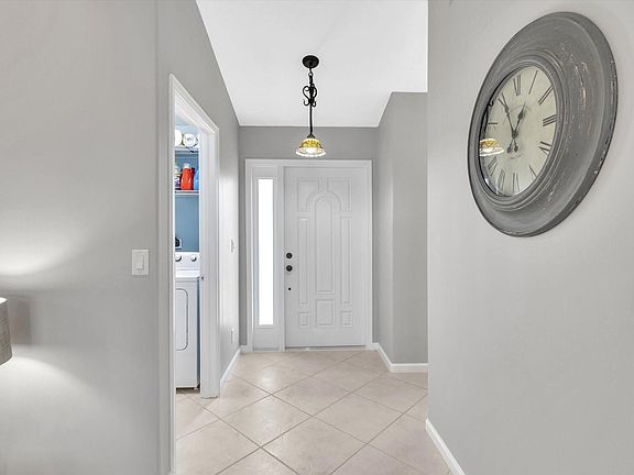 4th image of 1581 SW Delos Avenue