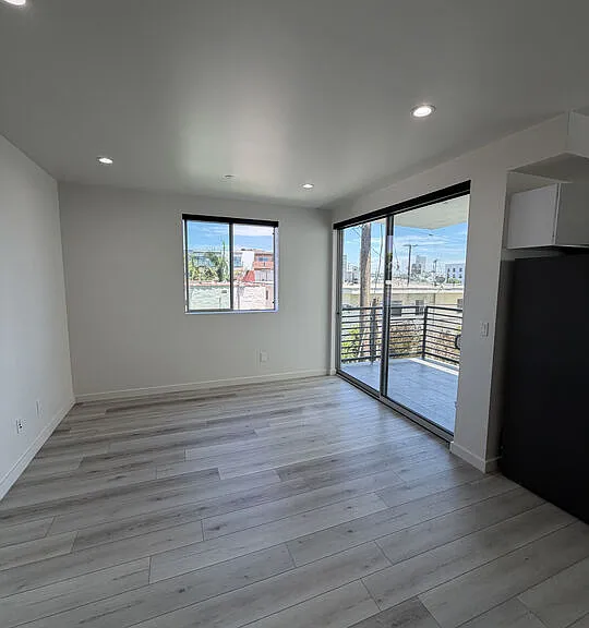 124 S Croft Ave #303 — Photo 8