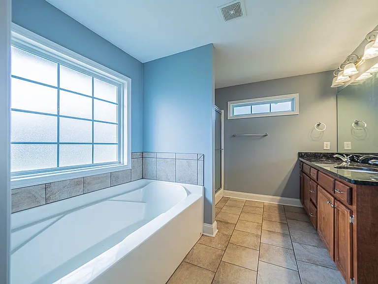 2740 Foxcroft Cir — Photo 31