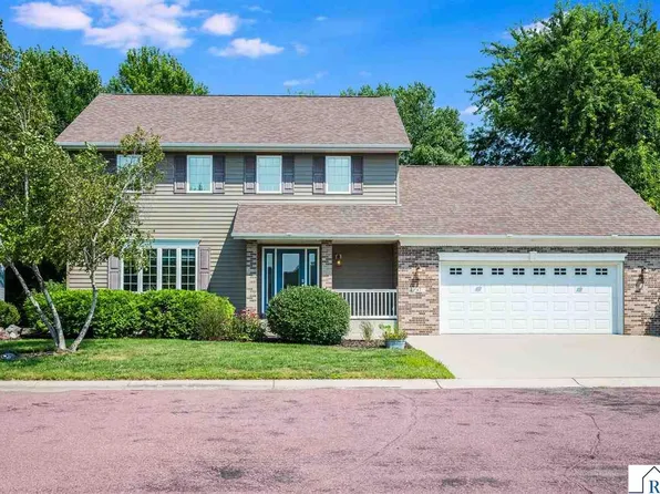 47 Eagle Ridge Trl, North Mankato, MN 56003