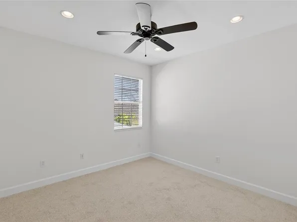 8448 Lagerfeld Dr, Land O Lakes, FL 34637