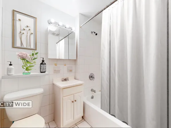 947 1st Avenue image 3 of 6