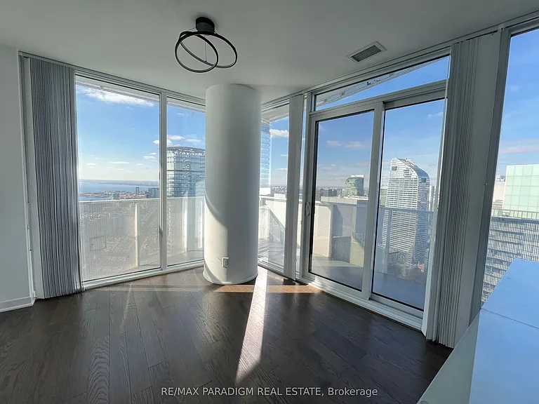 100 Harbour St #6002 — Photo 3