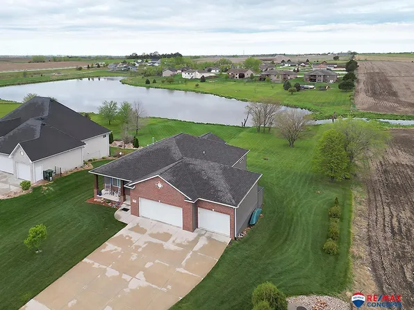747 Linden Dr, Palmyra, NE 68418