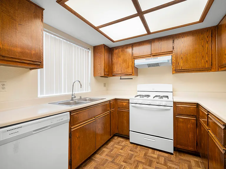 330 Pioneer Dr #6 — Photo 10