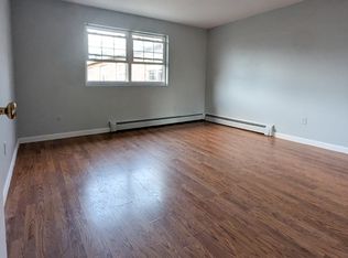 351 Hildreth St APT 32, Lowell, MA 01850