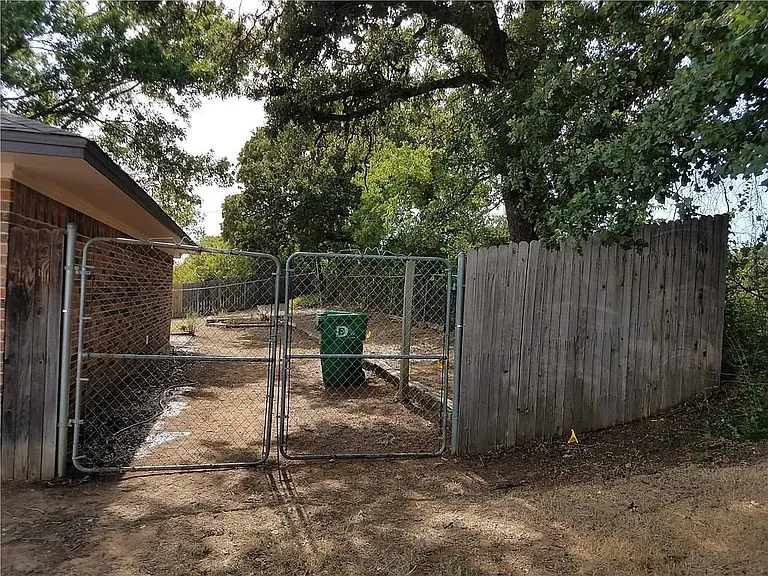 517 Cardinal Dr — Photo 8